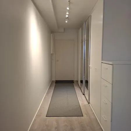 Lakeside Horizon - Spacious & Private Balcony Apartment *
